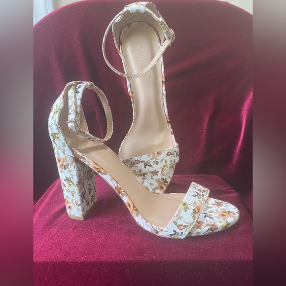 Shoes - Women's Hi-Chunk High Heel Pump Sandals